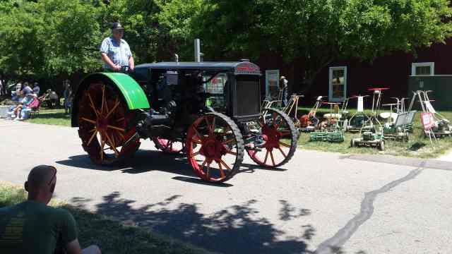 Michael U0026 39 S Tractors Simplicity And Allis Chalmers Garden
