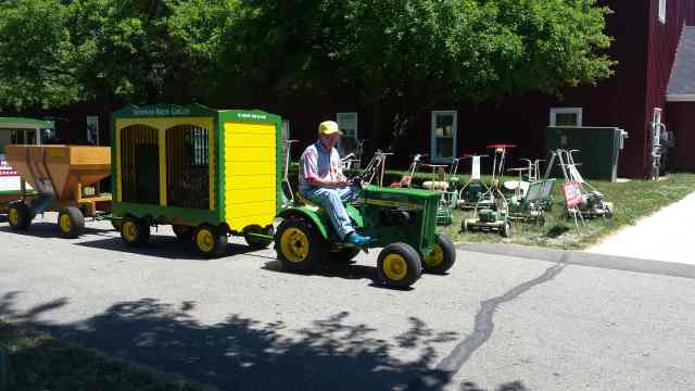 Michael U0026 39 S Tractors Simplicity And Allis Chalmers Garden