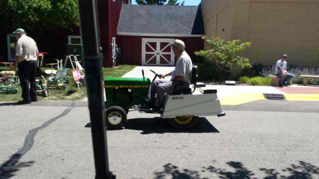 Michael U0026 39 S Tractors Simplicity And Allis Chalmers Garden