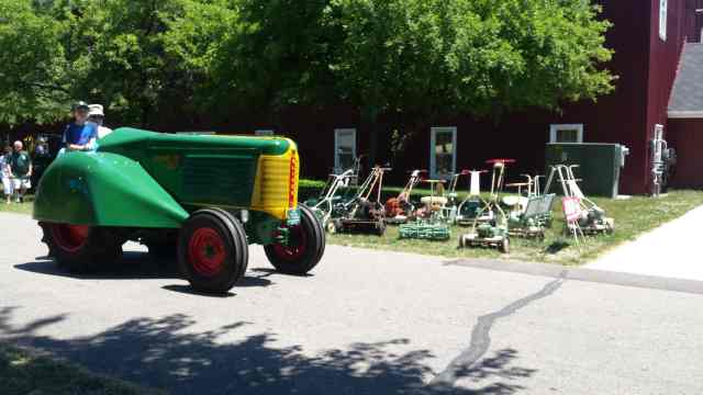 Michael U0026 39 S Tractors Simplicity And Allis Chalmers Garden