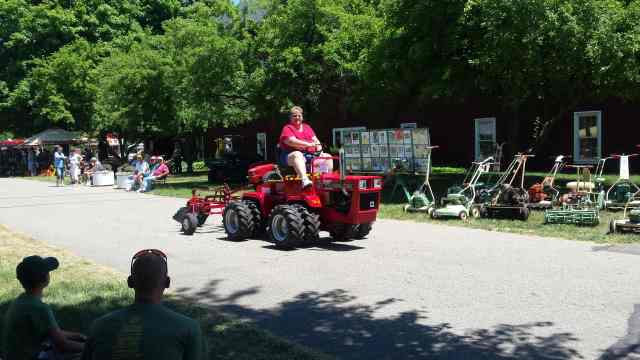 Michael U0026 39 S Tractors Simplicity And Allis Chalmers Garden