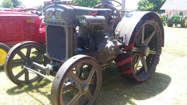 Michael U0026 39 S Tractors Simplicity And Allis Chalmers Garden